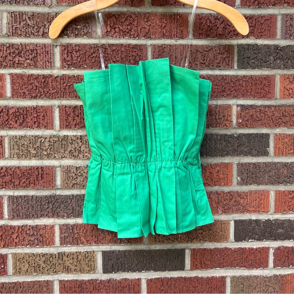 Do+Be Kelly Green Pleated Fabric Sleeveless Accordion Clear Strap Crop Top - Picture 2 of 3